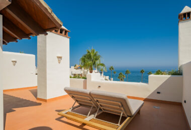 Beachfront luxury penthouse close to Estepona town!
