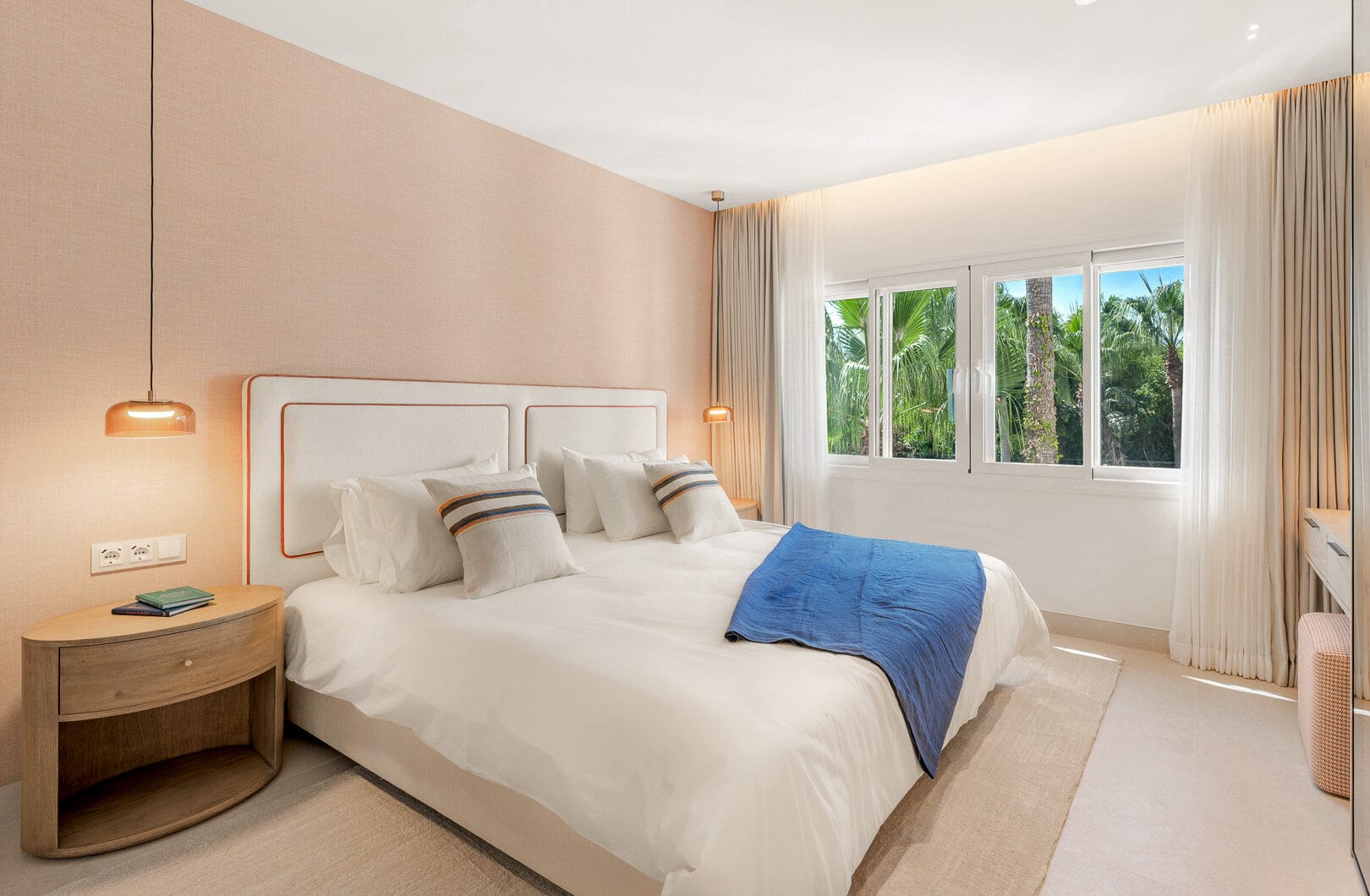 Beachfront luxury penthouse close to Estepona town!
