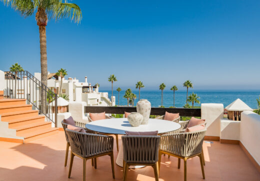 Beachfront luxury penthouse close to Estepona town!
