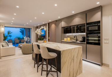 Stunning, recently renovated, apartment on the beach close to Estepona town!