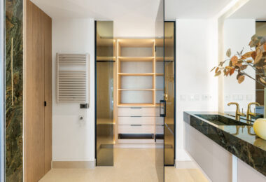Stunning, recently renovated, apartment on the beach close to Estepona town!