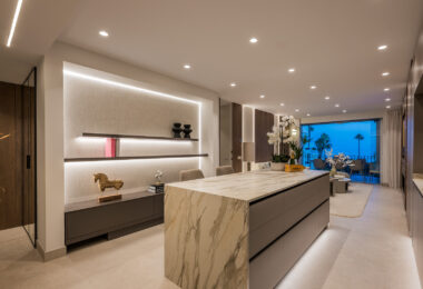 Stunning, recently renovated, apartment on the beach close to Estepona town!