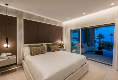 Stunning, recently renovated, apartment on the beach close to Estepona town!