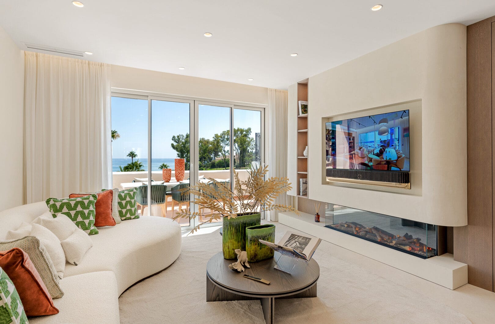 Exquisite duplex penthouse front line to the beach near Estepona town!