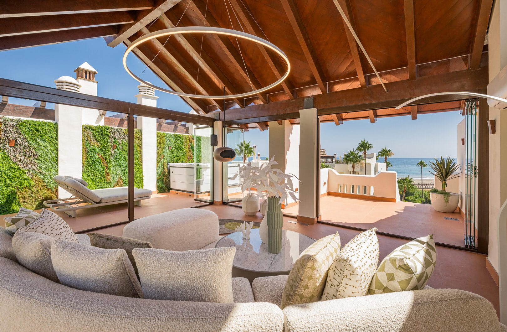 Exquisite duplex penthouse front line to the beach near Estepona town!