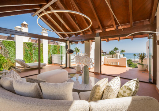 Exquisite duplex penthouse front line to the beach near Estepona town!