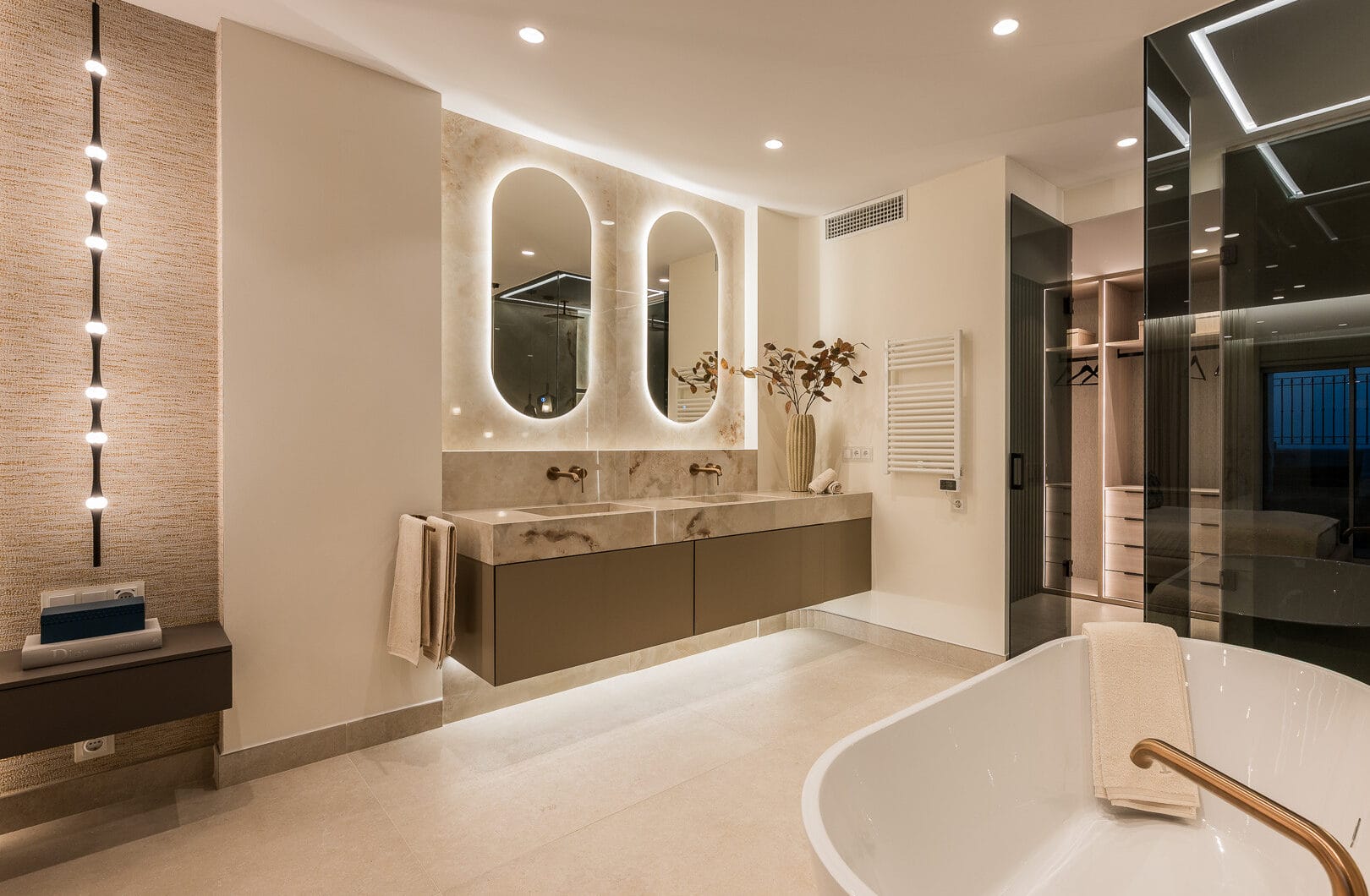 Exquisite duplex penthouse front line to the beach near Estepona town!