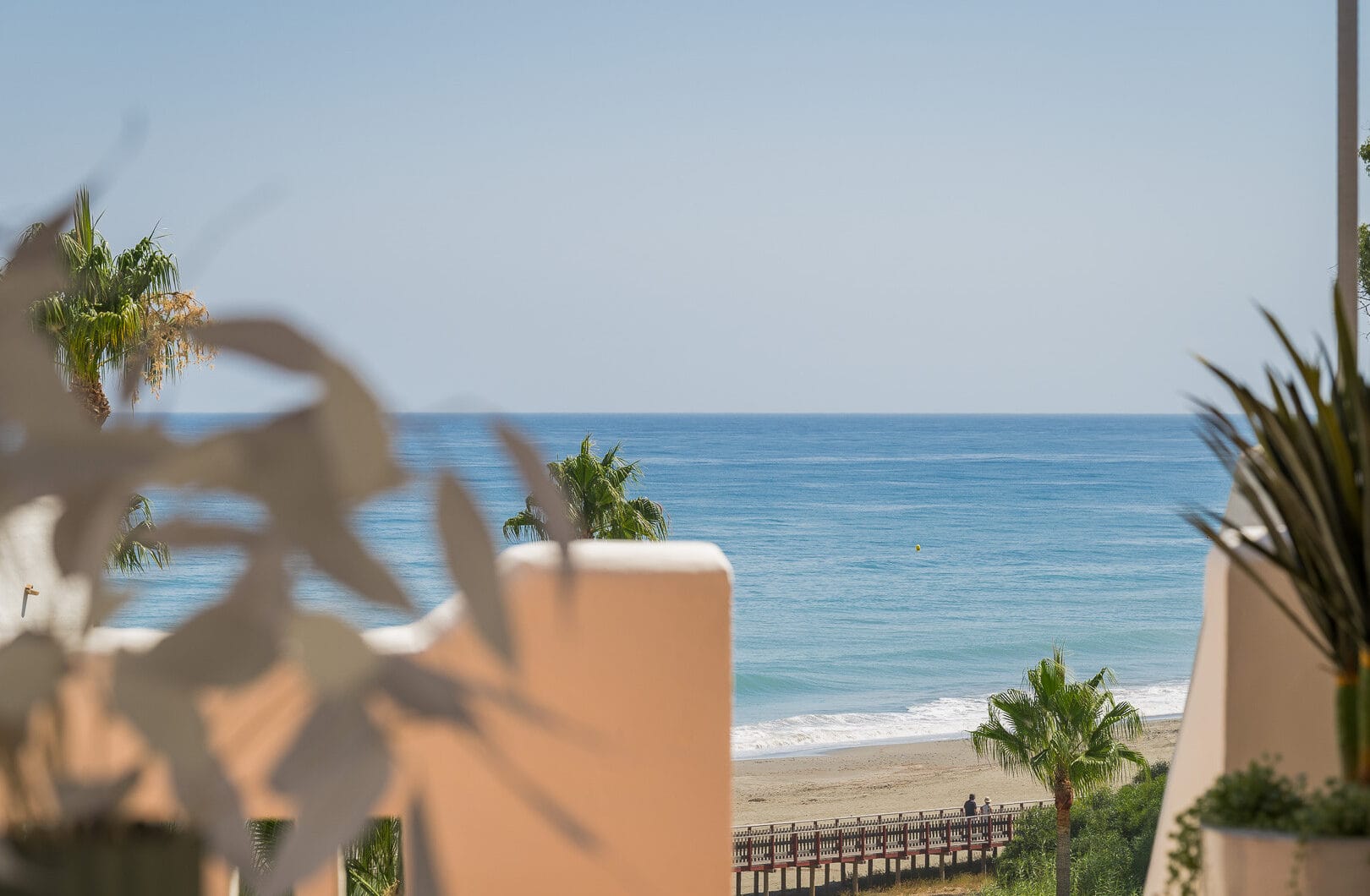 Exquisite duplex penthouse front line to the beach near Estepona town!