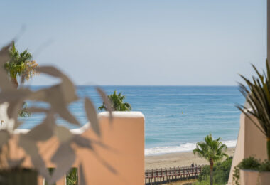 Exquisite duplex penthouse front line to the beach near Estepona town!