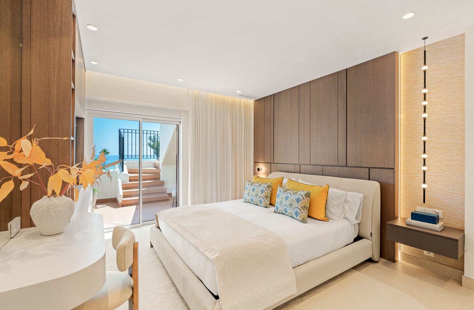 Exquisite duplex penthouse front line to the beach near Estepona town!
