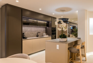 Exquisite duplex penthouse front line to the beach near Estepona town!