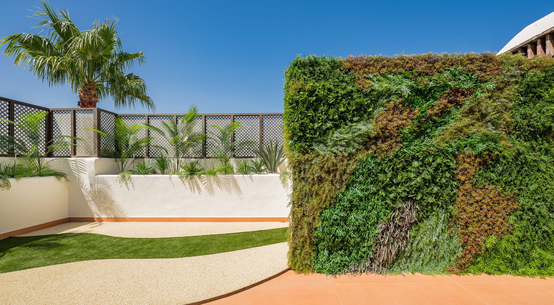 Exquisite duplex penthouse front line to the beach near Estepona town!