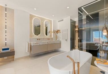 Exquisite duplex penthouse front line to the beach near Estepona town!