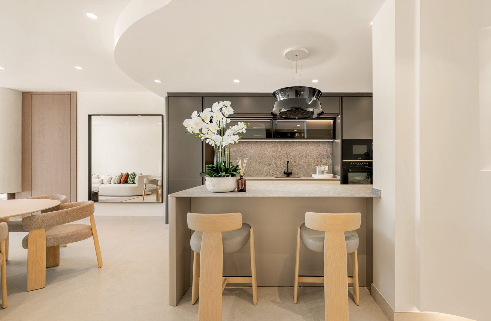 Exquisite duplex penthouse front line to the beach near Estepona town!