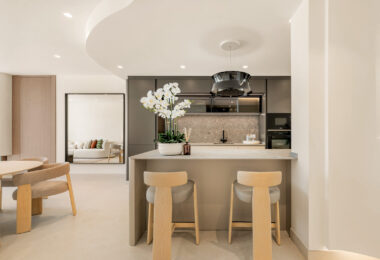 Exquisite duplex penthouse front line to the beach near Estepona town!