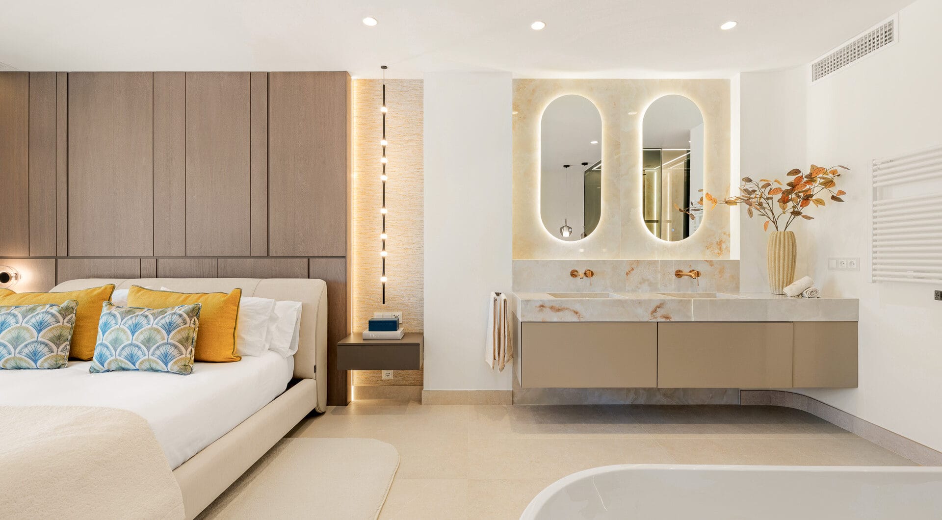 Exquisite duplex penthouse front line to the beach near Estepona town!