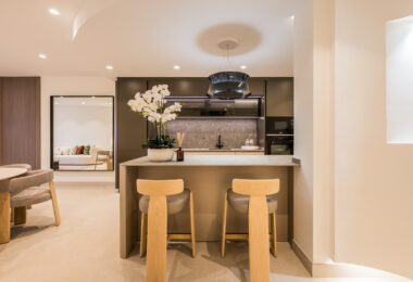Exquisite duplex penthouse front line to the beach near Estepona town!