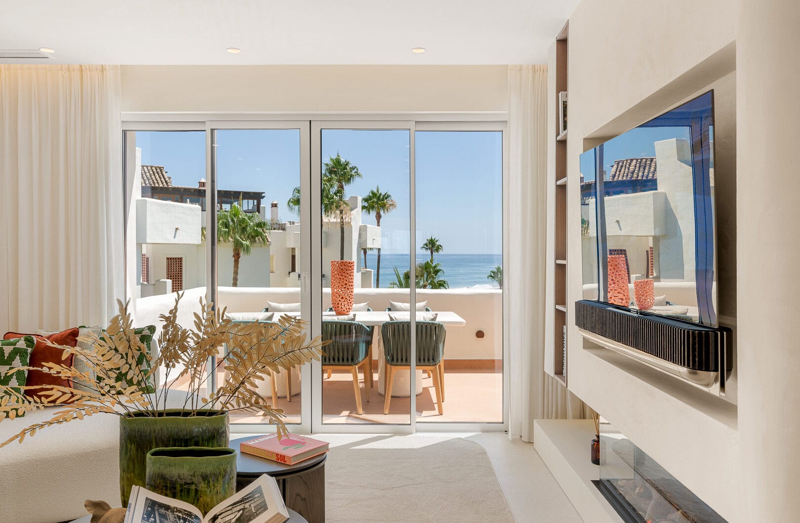 Exquisite duplex penthouse front line to the beach near Estepona town!