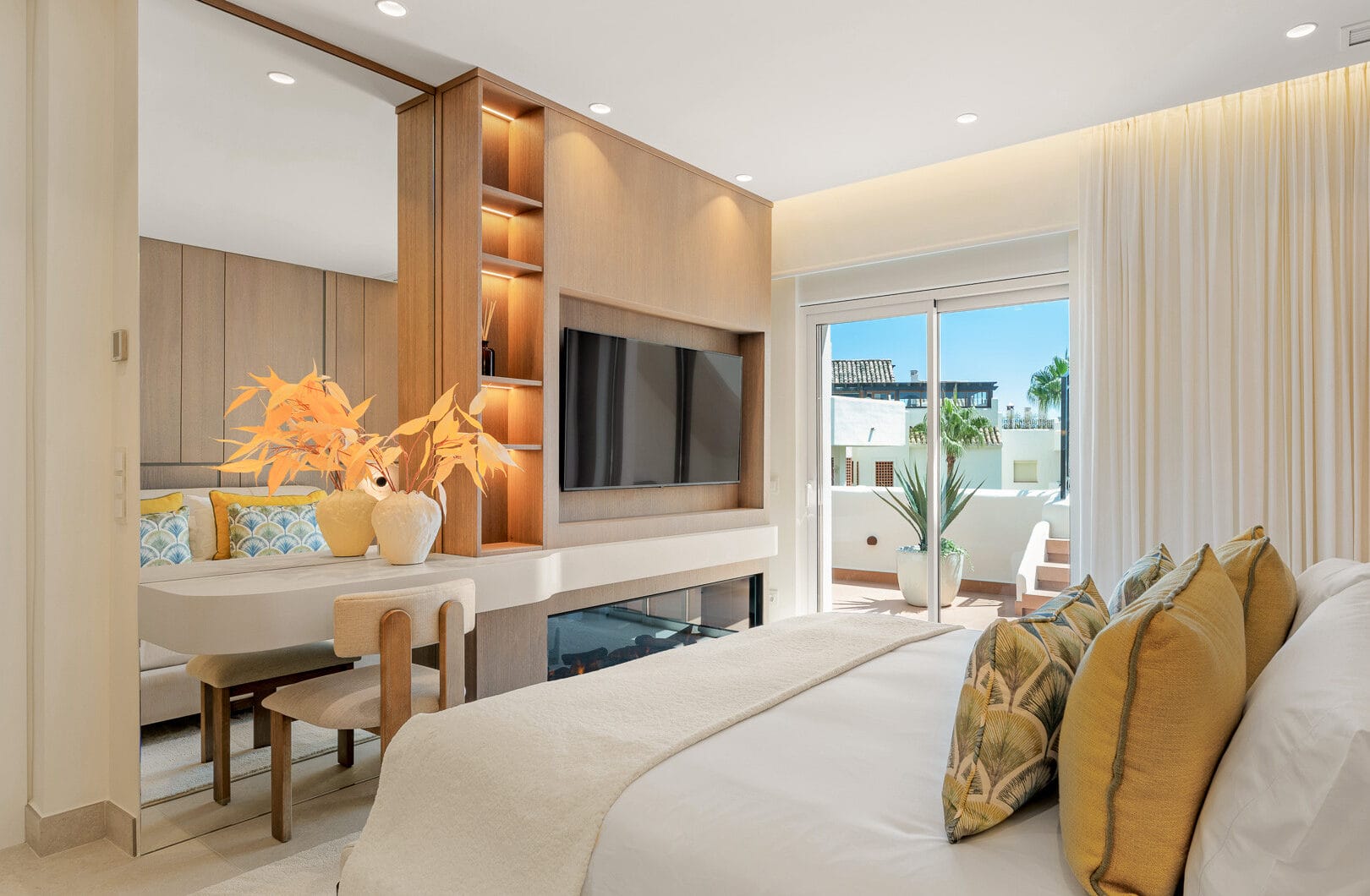 Exquisite duplex penthouse front line to the beach near Estepona town!