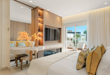 Exquisite duplex penthouse front line to the beach near Estepona town!