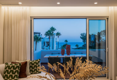 Exquisite duplex penthouse front line to the beach near Estepona town!