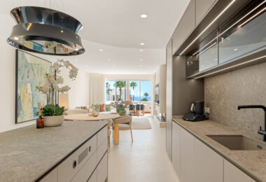 Exquisite duplex penthouse front line to the beach near Estepona town!