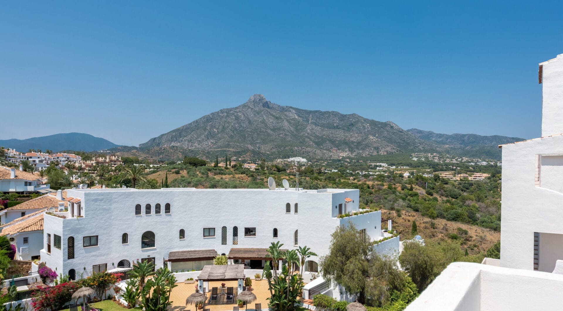 Elegant Penthouse with Breathtaking Views in Coto Real, Marbella’s Golden Mile