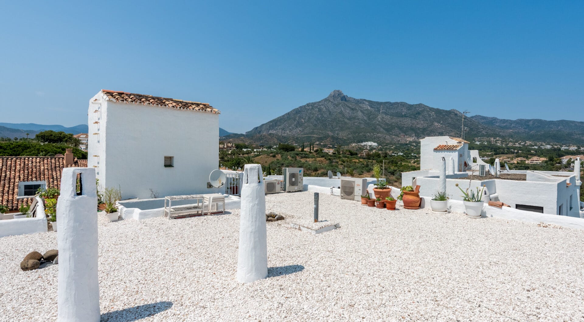 Elegant Penthouse with Breathtaking Views in Coto Real, Marbella’s Golden Mile