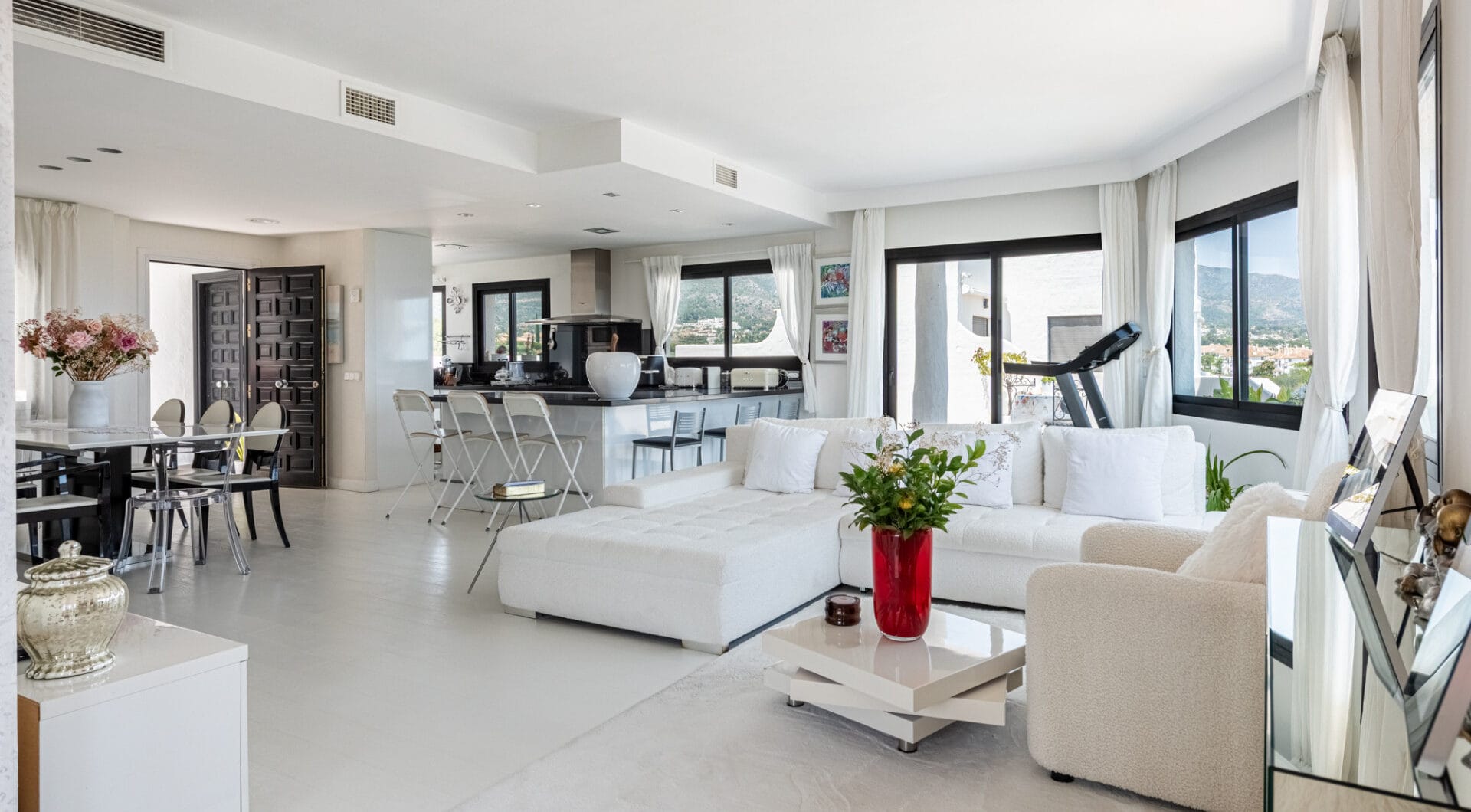 Elegant Penthouse with Breathtaking Views in Coto Real, Marbella’s Golden Mile