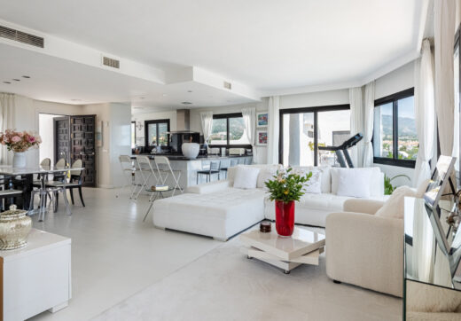 Elegant Penthouse with Breathtaking Views in Coto Real, Marbella’s Golden Mile