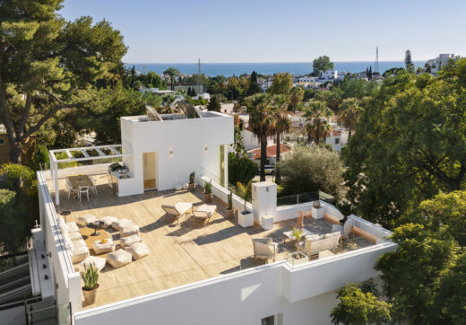 Modern Luxury in Lower Nueva Andalucía – An ideal family home!