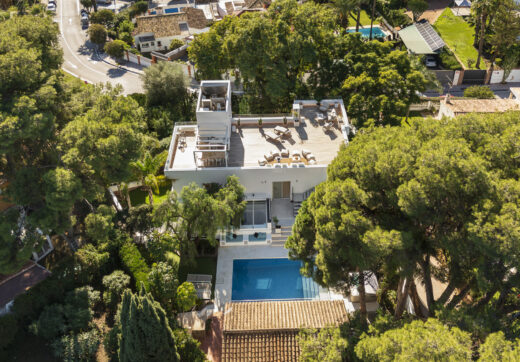 Modern Luxury in Lower Nueva Andalucía – An ideal family home!