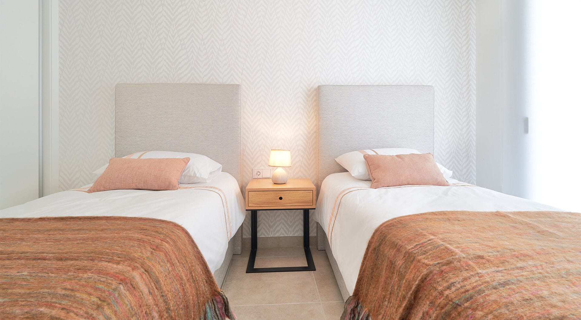 New development of luxury apartments in a prime location next to Puerto Banús - Fully Furnished