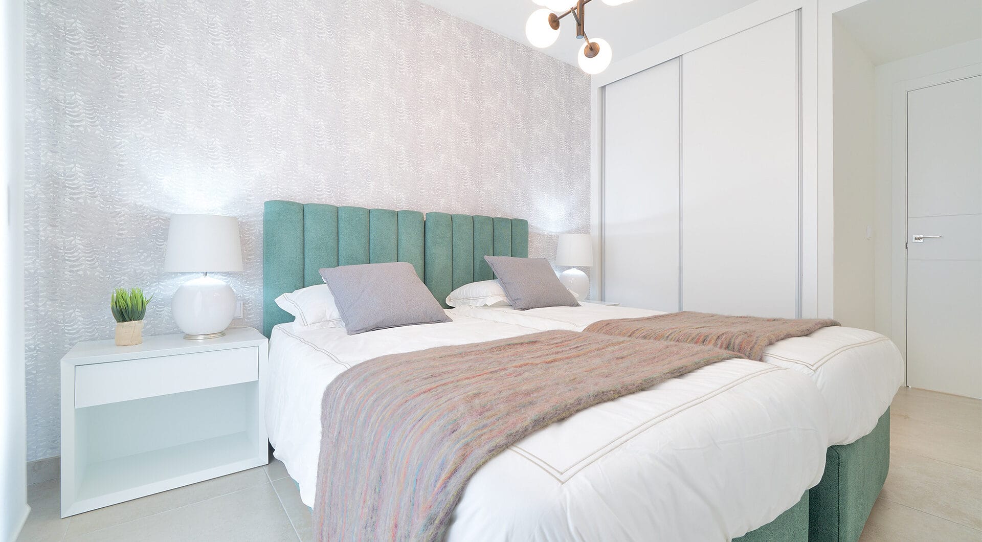New development of luxury apartments in a prime location next to Puerto Banús - Fully Furnished