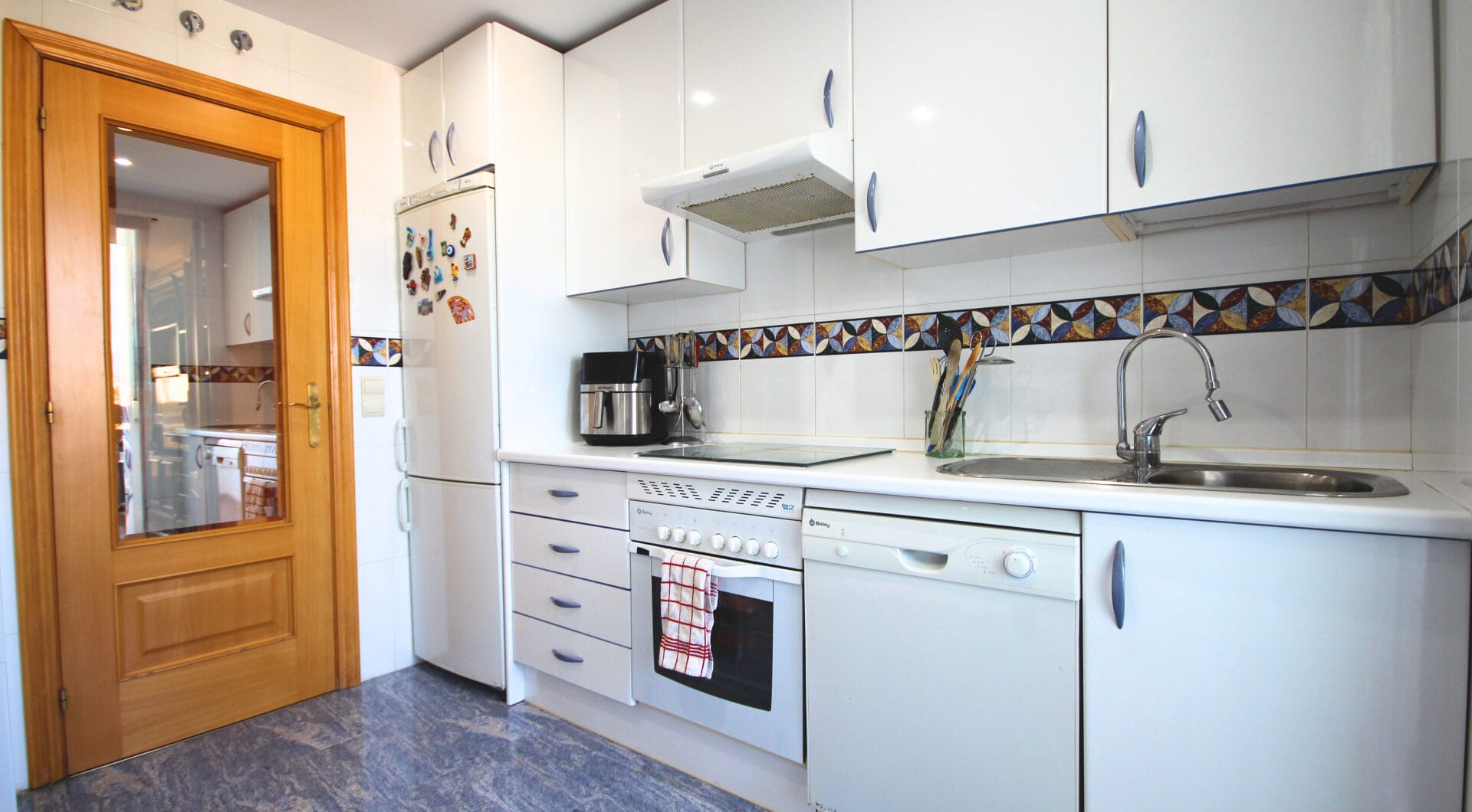 Spacious 3-Bedroom Apartment with Three Terraces, Sea Views, Double Garage &amp; Storage