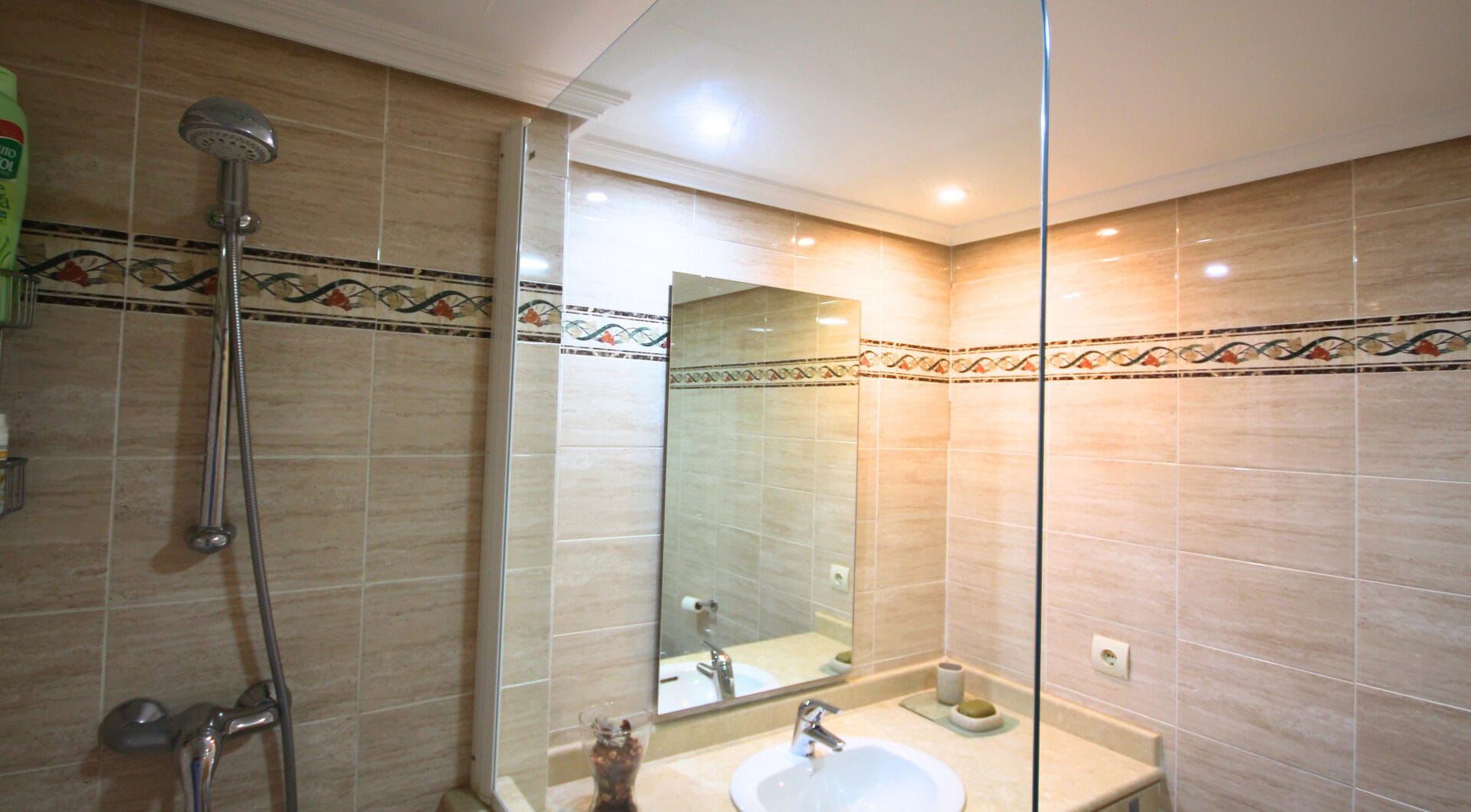 Spacious 3-Bedroom Apartment with Three Terraces, Sea Views, Double Garage &amp; Storage