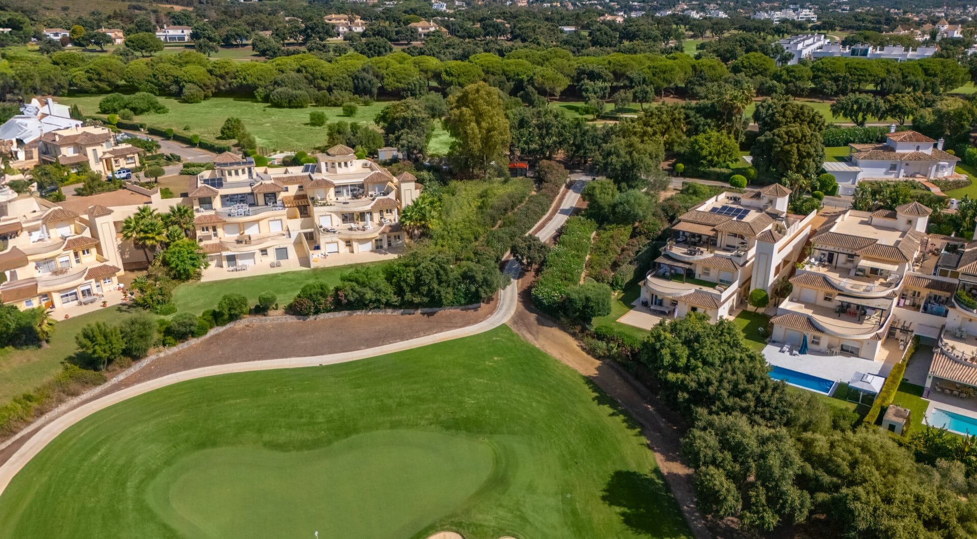 A haven of calm with endless views in San Roque Club