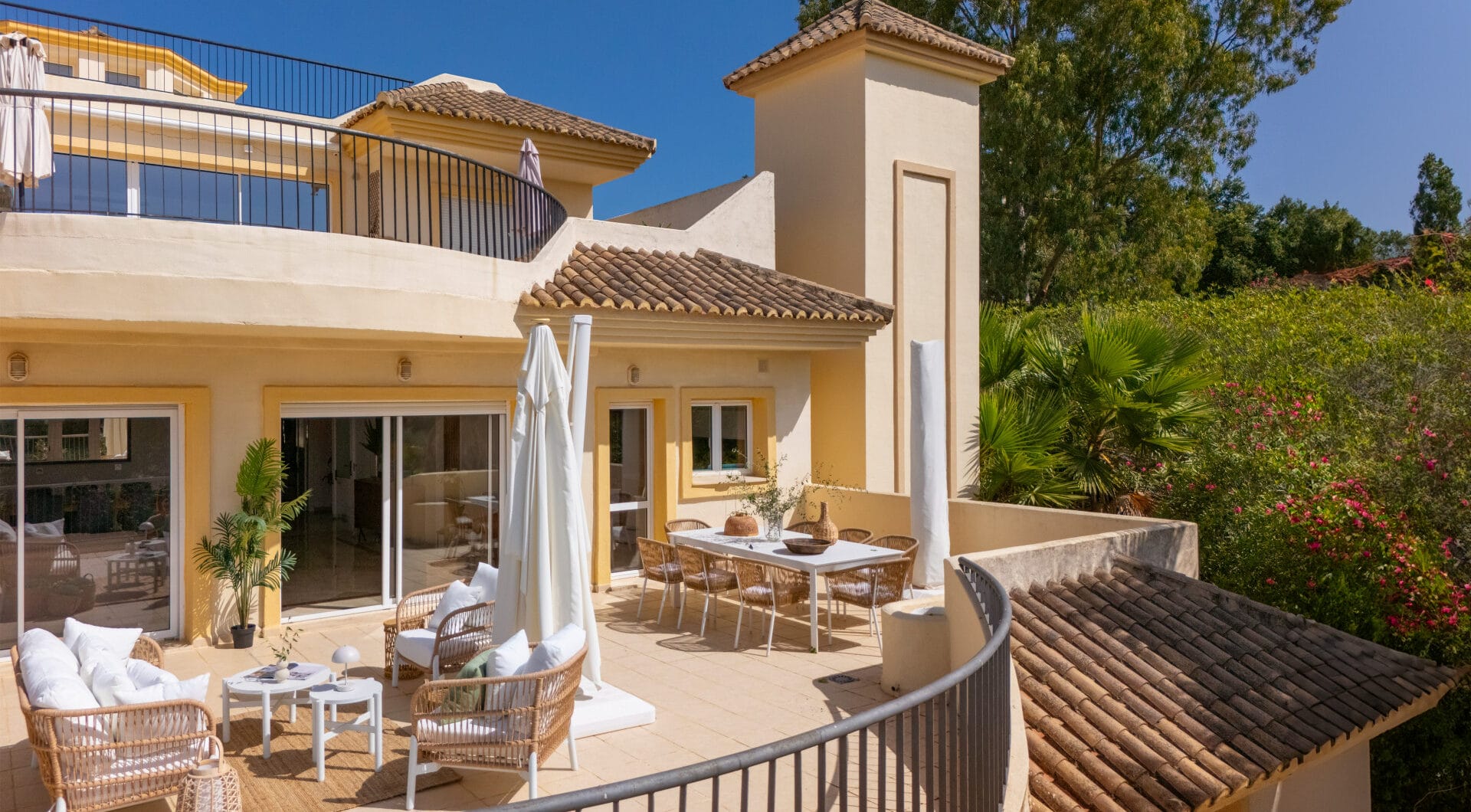 A haven of calm with endless views in San Roque Club