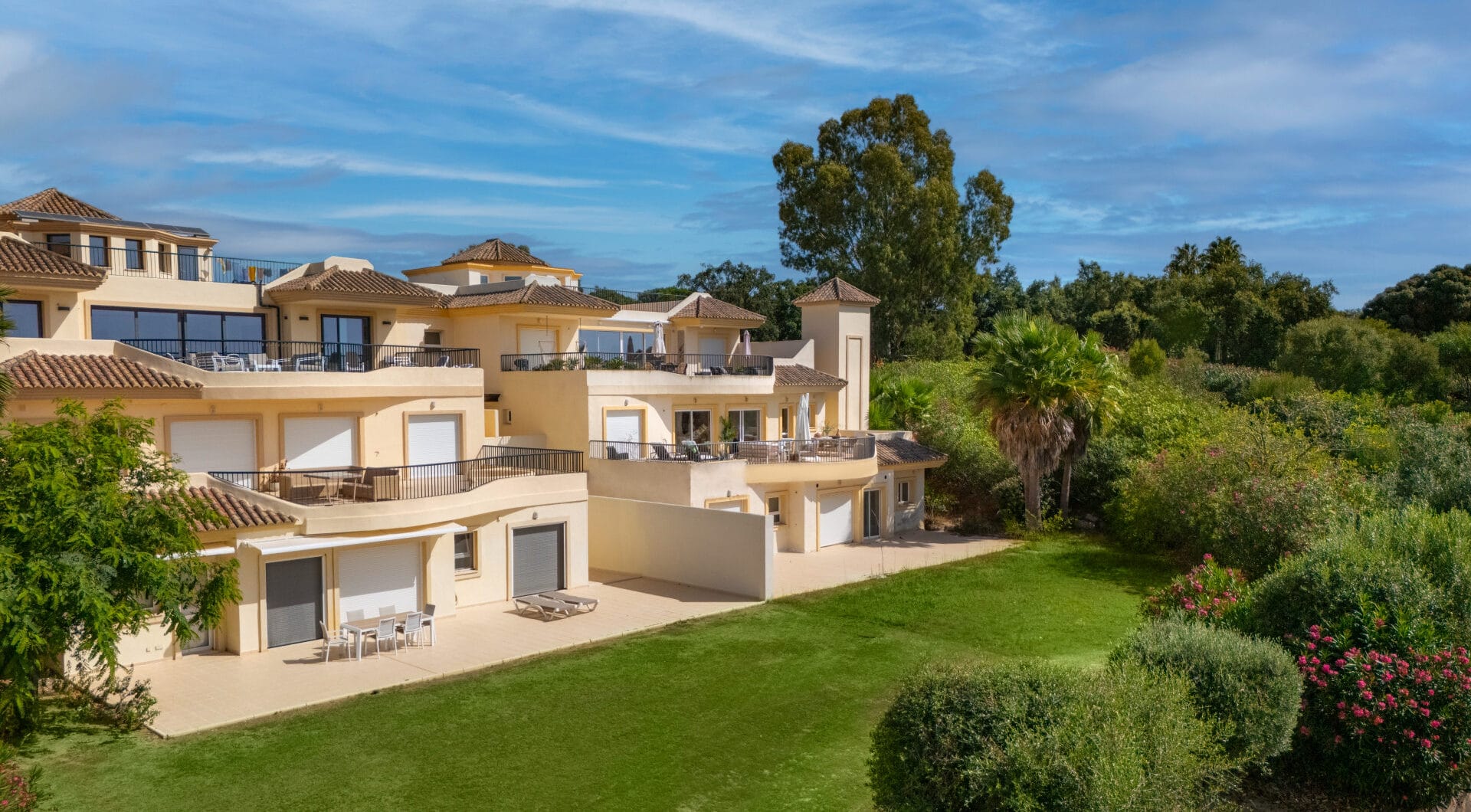 A haven of calm with endless views in San Roque Club