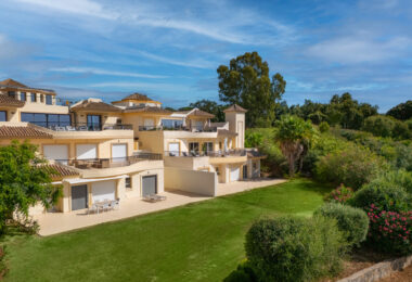 A haven of calm with endless views in San Roque Club