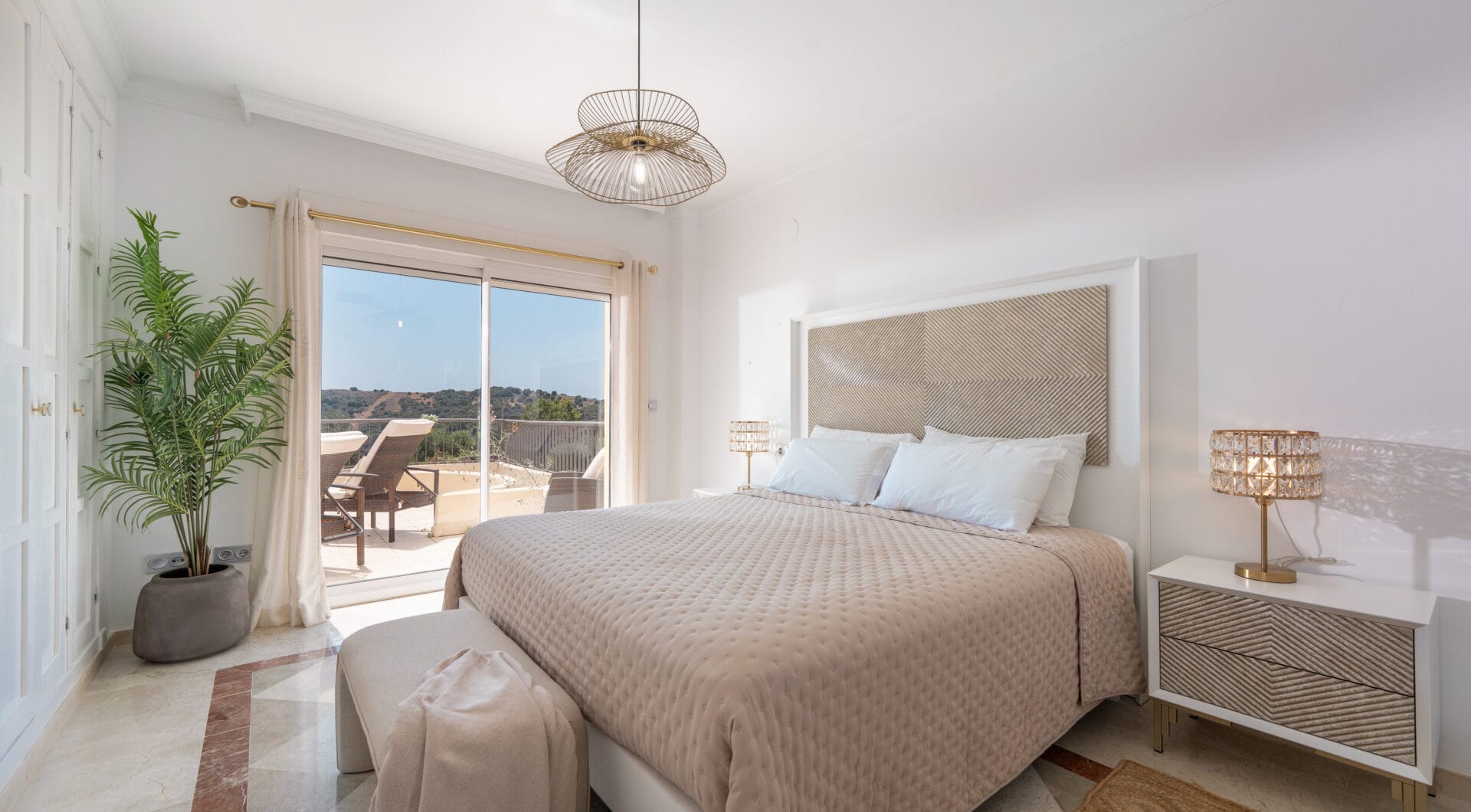A haven of calm with endless views in San Roque Club