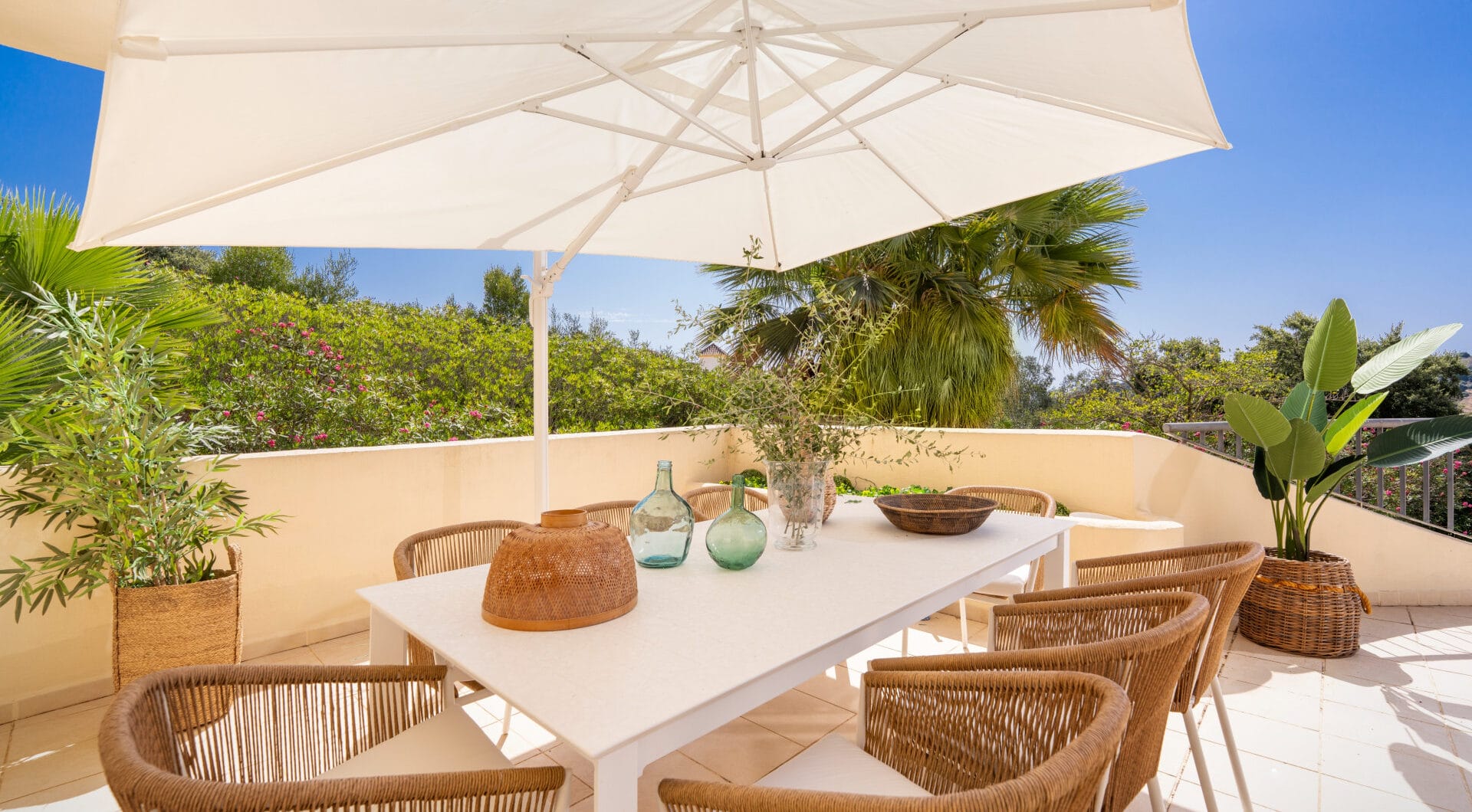 A haven of calm with endless views in San Roque Club