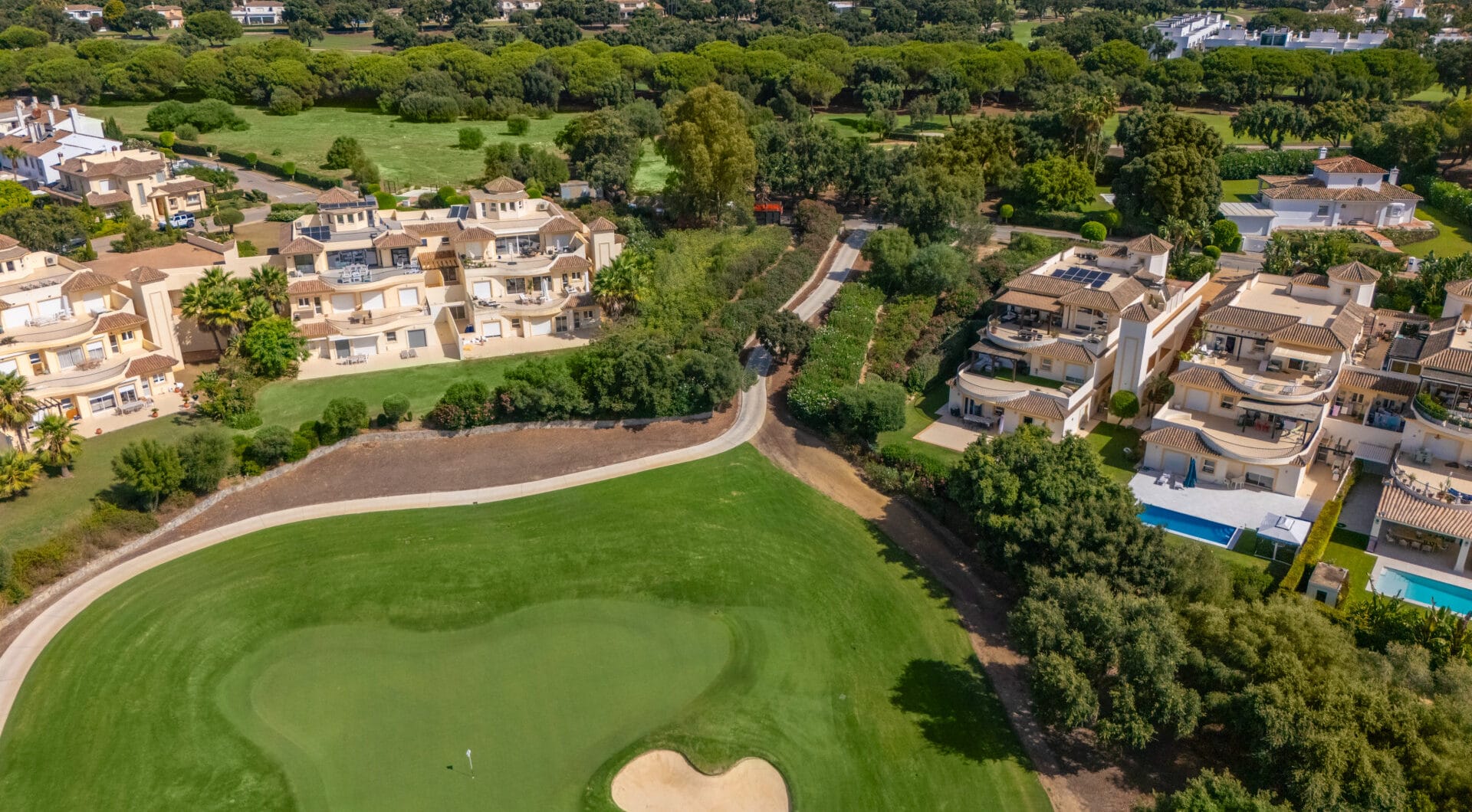 A haven of calm with endless views in San Roque Club