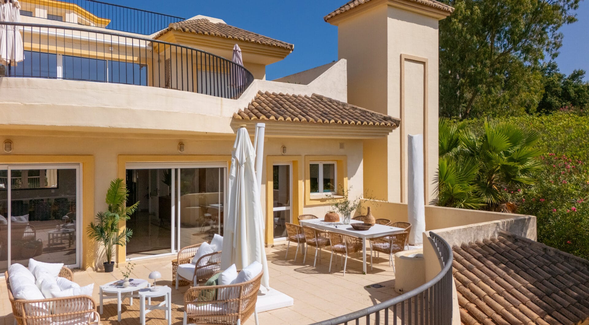A haven of calm with endless views in San Roque Club