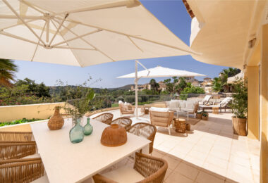A haven of calm with endless views in San Roque Club
