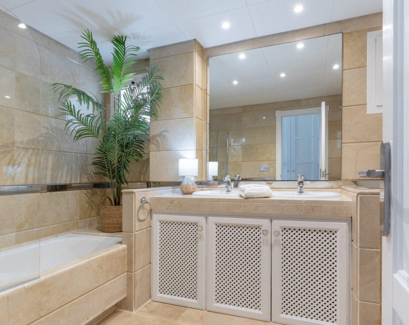 A haven of calm with endless views in San Roque Club