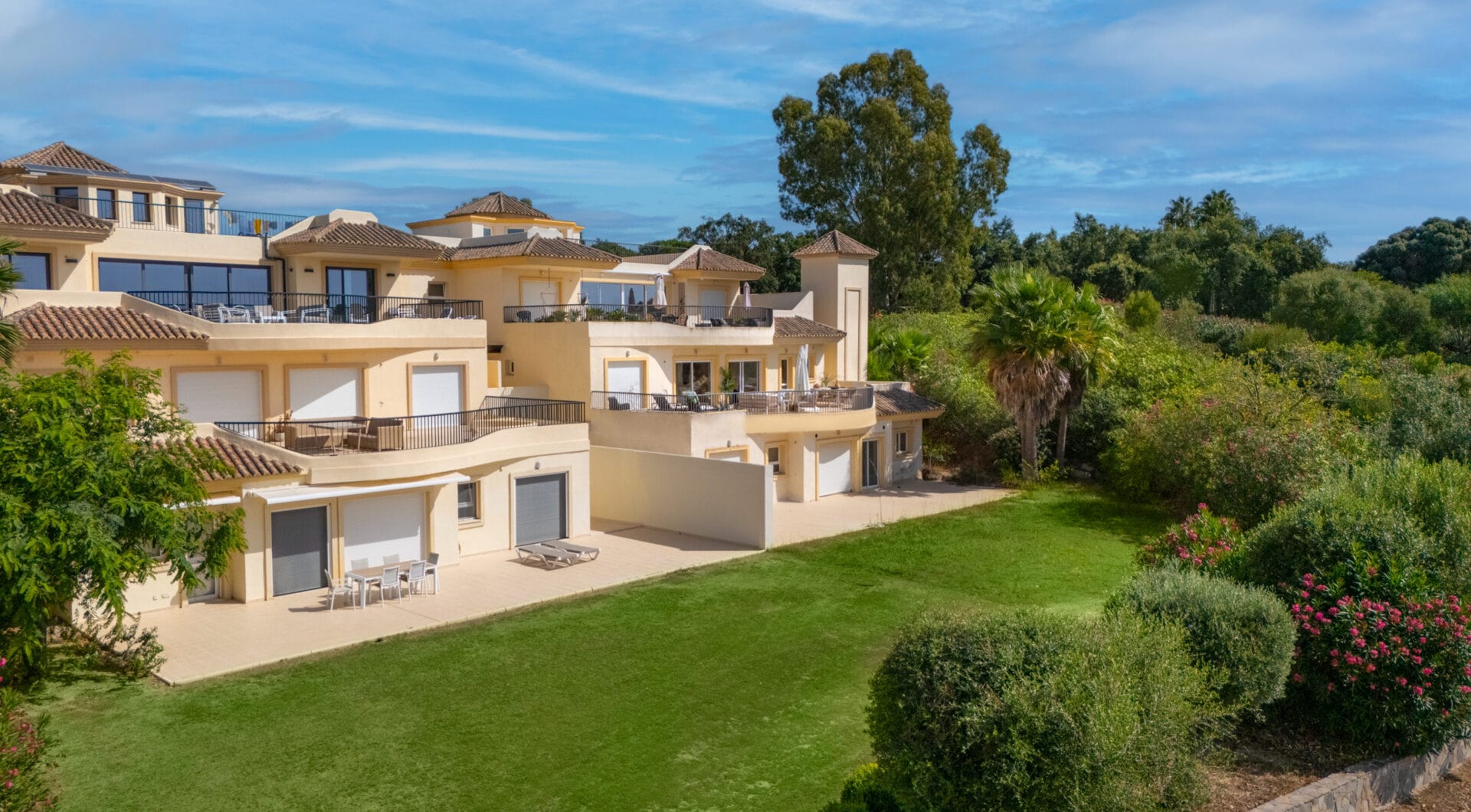 A haven of calm with endless views in San Roque Club