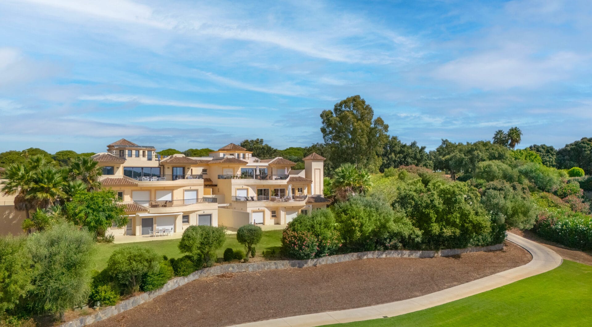 A haven of calm with endless views in San Roque Club