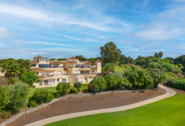 A haven of calm with endless views in San Roque Club