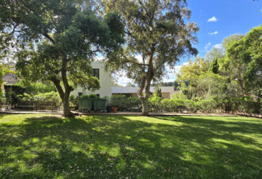 Plot with own water, with beautiful mature garden; exterior enclosure wall and completely fenced, for sale in Sotogrande